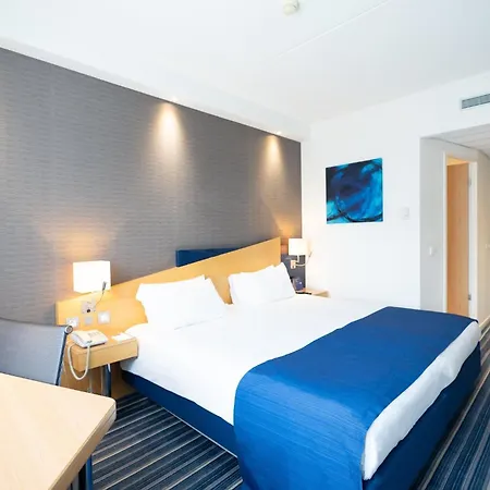 Express By Ihg Hotel 3*